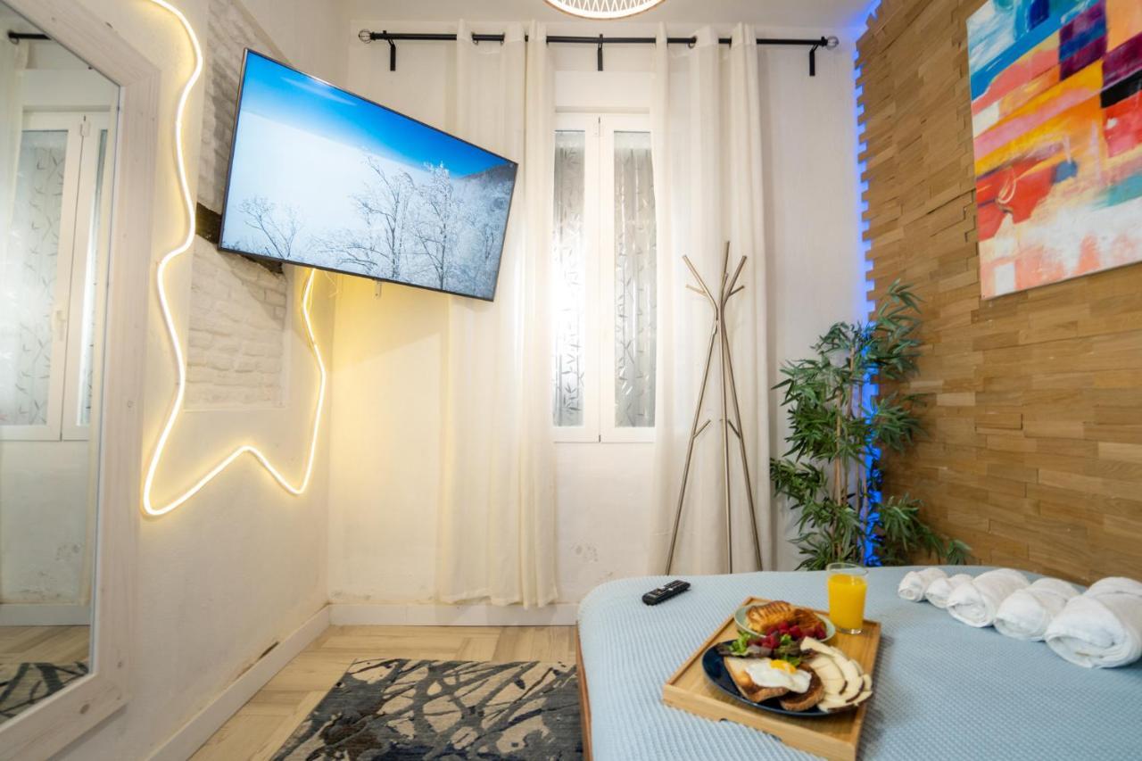 Cozy Apartment Puerta Del Sol & Private Patio Madrid Exterior photo